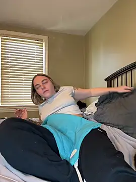 Jaseyrae - Shirt off!