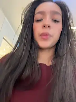 BellaTous - Show language+ Handbra😻💕