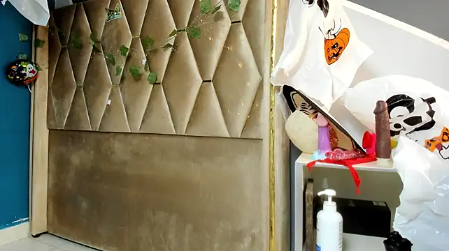 Sharlottedoll - 🔥Massage pussy with oil close up