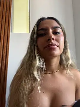 Kataliina___ - boobs out+bounce them