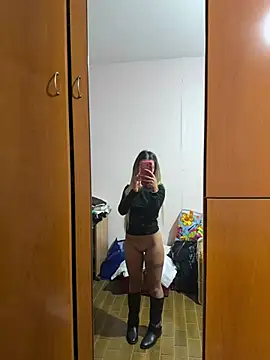 Thegirlofthemirror - Doggy con louboutin