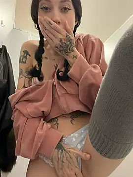 Melissa_crazy - open door and keep rub wet pussy 🥵
