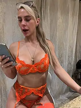 BellaGreenxo - Spank Ass