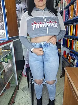 Isa_bella95 - Squirt in shop