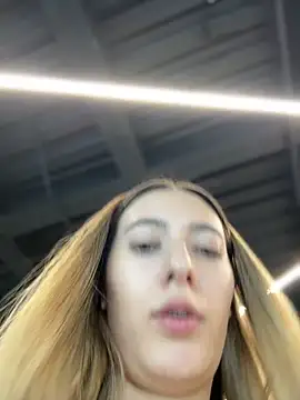 Kloe__t18 - Play with my pussy at bathroom Of gym