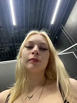 AngelinaTous - I'll show my ass + spank 5 times🍑