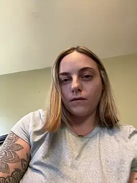 Jaseyrae - Shirt off!