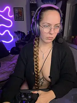 MaryPeach666 - pussy pic + squrit video