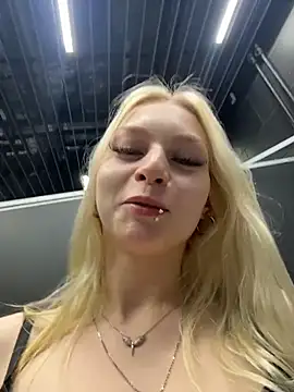 AngelinaTous - I'll show my ass + spank 5 times🍑