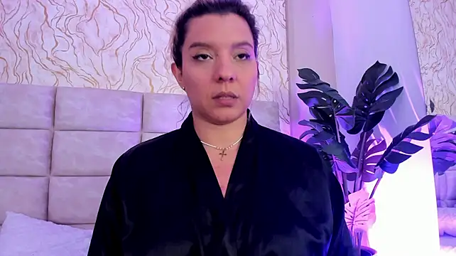 GinaSalanne - Lick lips and sucks fingers close u