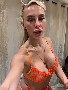 BellaGreenxo - Spank Ass