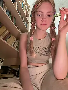 Elsawhere - off hoodie and massage boobs🍒+LT🔞pic