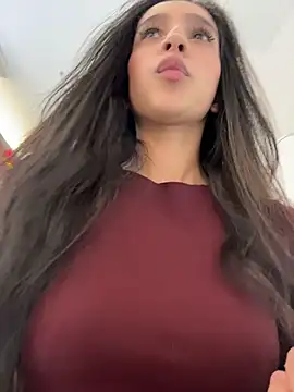 BellaTous - Show language+ Handbra😻💕