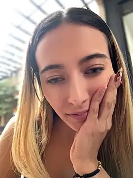 Kloe__t18 - Play with my pussy at bathroom Of gym