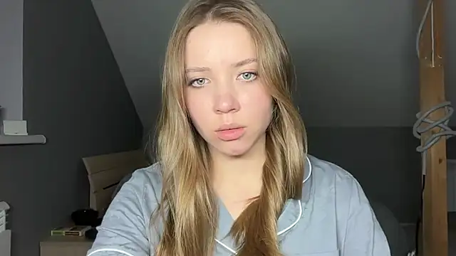 Blondesveg - Play with my boobs🍑