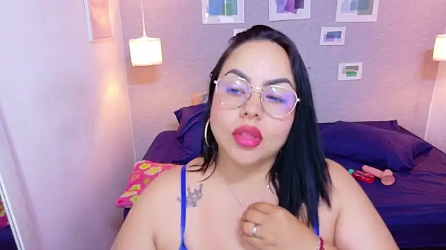 Curvy_sexyvalen - squirt all over my bed