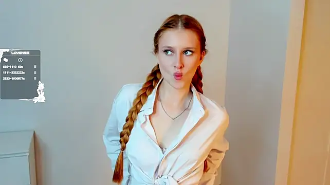 MinervaRallis - teaseu with my boobies 👀🤯