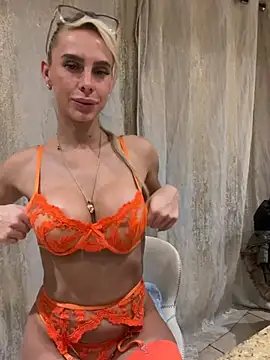 BellaGreenxo - Oil Tits
