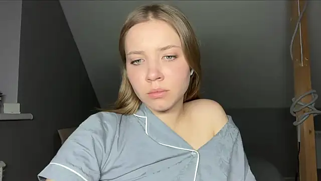 Blondesveg - Play with my boobs🍑