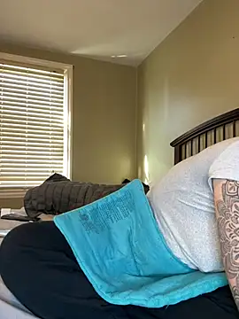 Jaseyrae - Shirt off!