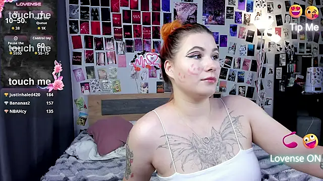 Ulya1smitt - I fuck my ass with my finger