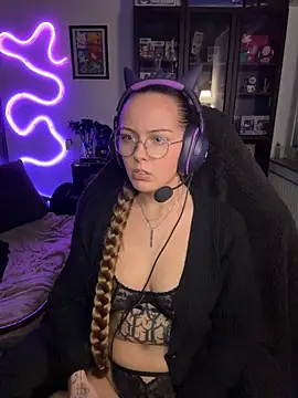 MaryPeach666 - Naked + pussy pic + squrit video