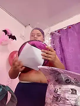 NahomyEvans - suck on her breasts in the shower