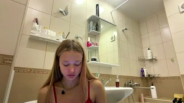Romy_Grei - squeeze Tits 🍒
