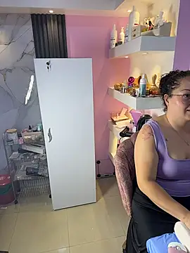 Nails_Lucia - flas pussy front my client + 4 min