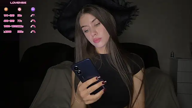LypsiXo - maybe i should pull up my t-sirt?<3
