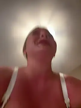 Oliviaabluee - Rub boobs😻