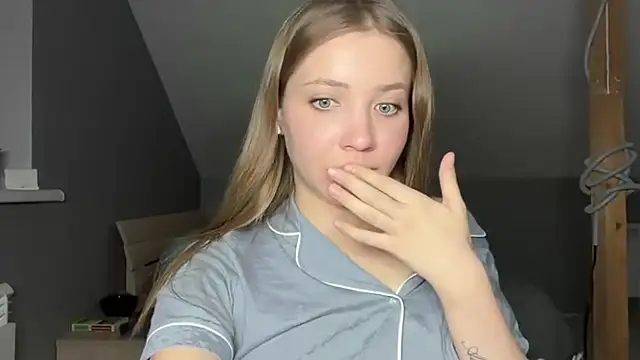 Blondesveg - Play with my boobs🍑
