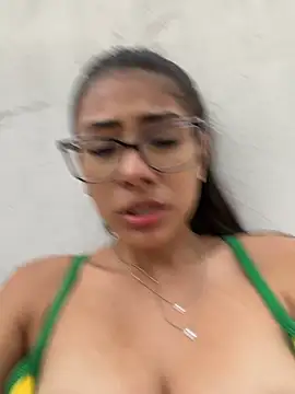Princess_little09 - Show breasts + pinch