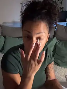 SweetPetiteNoir - Oil my Boobs 😈