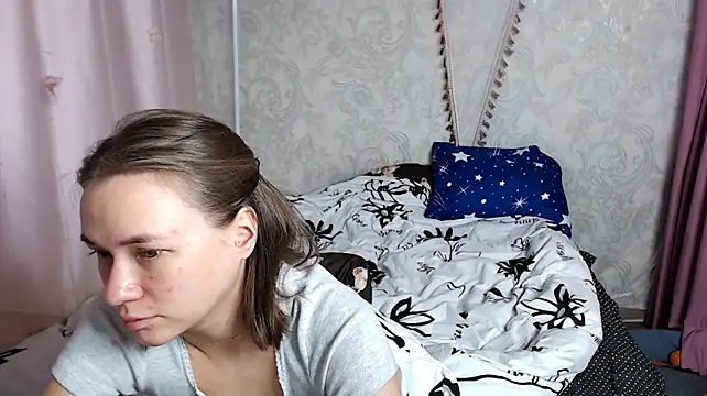 Leila_bambi_ - put on stockings