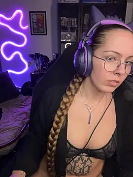 MaryPeach666 - Naked + pussy pic + squrit video