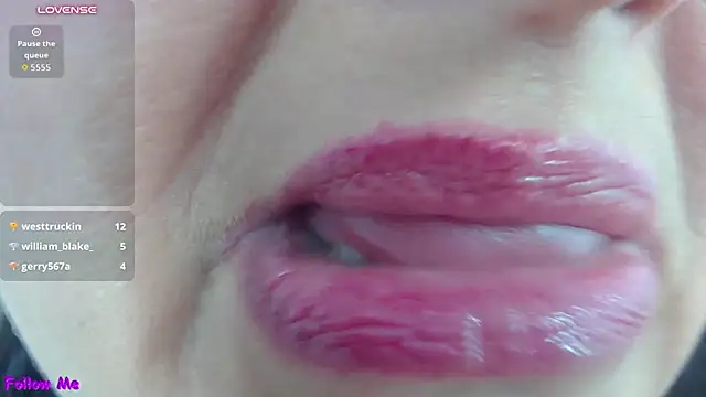 Kerly_Doll - kiss toungue saliva