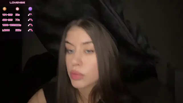 LypsiXo - maybe i should pull up my t-sirt?<3