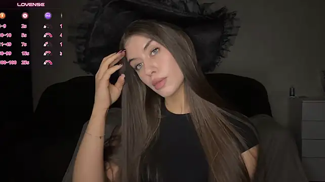 LypsiXo - maybe i should pull up my t-sirt?<3