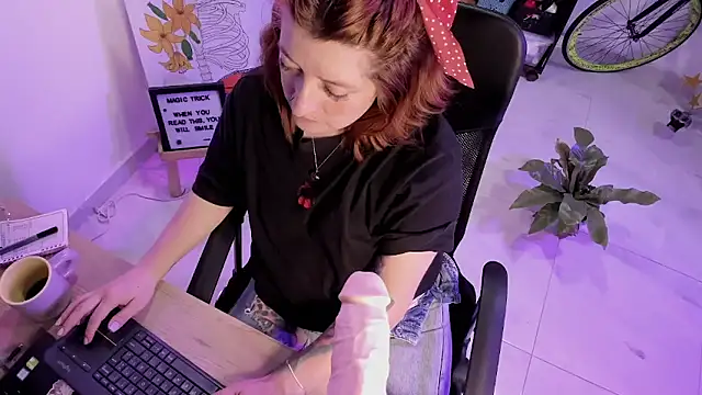 Julieta_alveez - Spank boobs