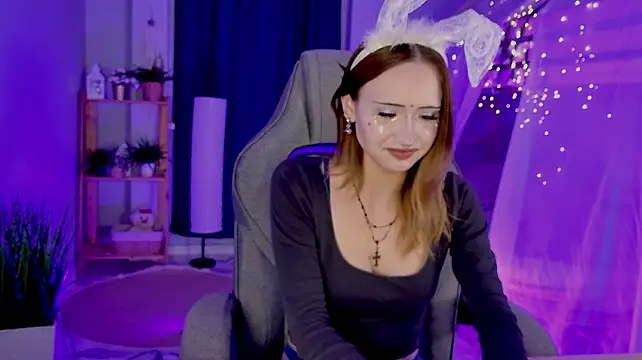 QuinnBellamy - I'll spank my own butt