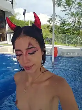 SAMY_AND_ARI - One girl naked+open pussy