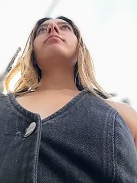 Kloe__t18 - Play with dildo At shower gym