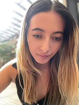 Kloe__t18 - Play with dildo At shower gym