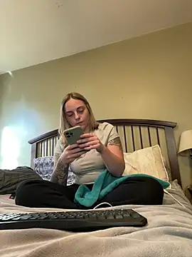 Jaseyrae - Shirt off!