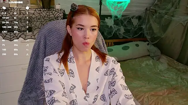 Lunavira - tongue tease close up
