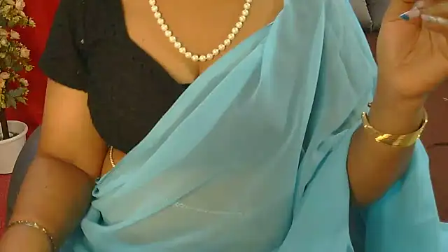 Mallu_Manisha - Bra and Saree