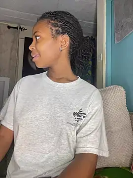 Teenyme - flash boobs