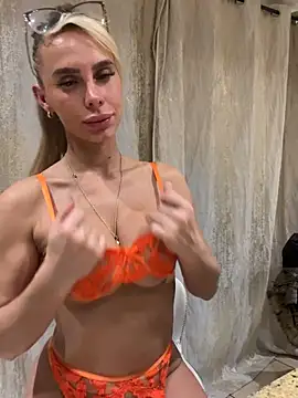 BellaGreenxo - Striptease