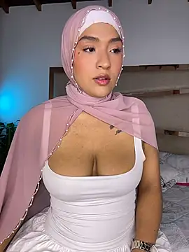Amira-Zahra - PLUG ANAL